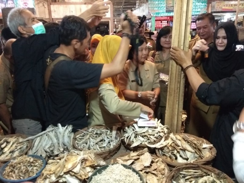 HASIL SIDAK BUPATI KENDAL : HARGA STABIL, BAHAN KEBUTUHAN POKOK CUKUP