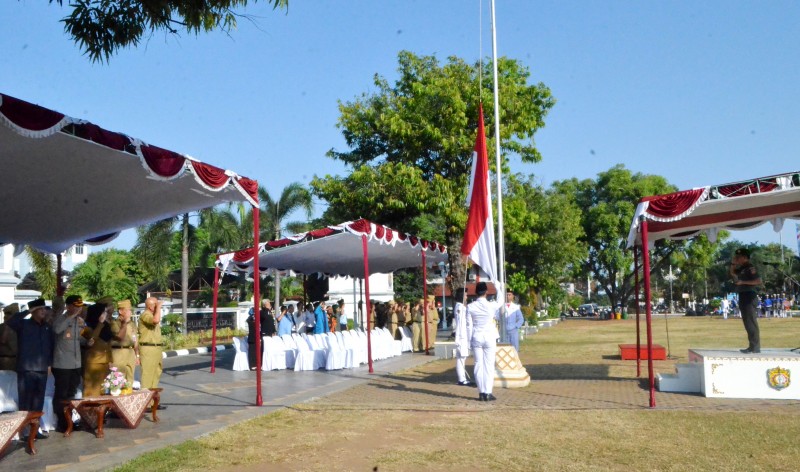 PEMKAB KENDAL GELAR UPACARA PERINGATAN HARI LAHIRNYA PANCASILA