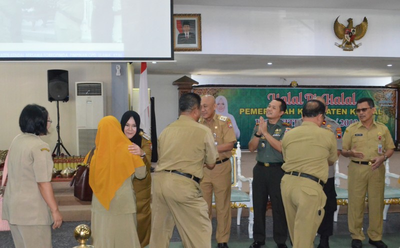 RIBUAN ASN BERHALAL BIHALAL BERSAMA BUPATI BERLANGSUNG MERIAH