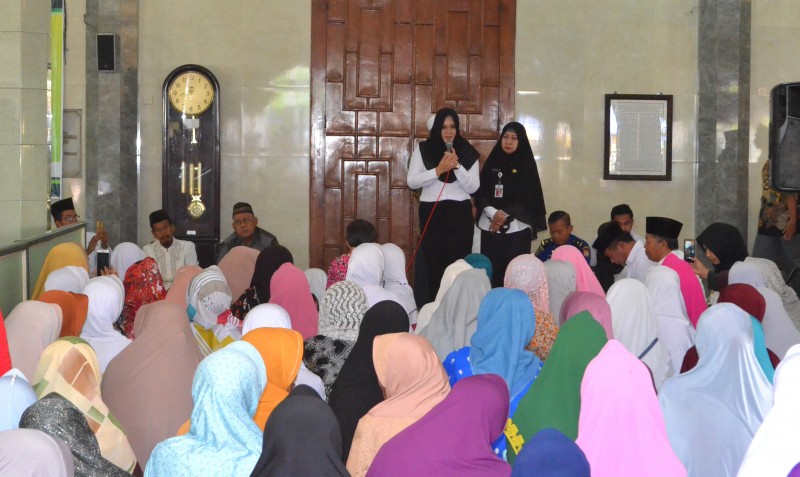 BUPATI MIRNA HADIRI PENGAJIAN HAUL PARA AULIYA DI MASJID AGUNG KENDAL