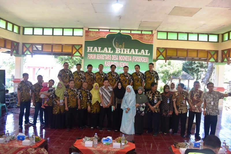 BUPATI MIRNA : SEKDES UJUNG TOMBAK KEMAJUAN DESA