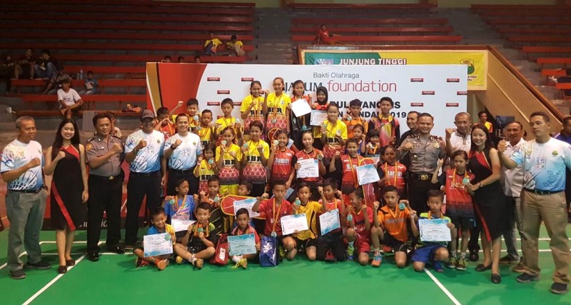 KEJUARAAN BULU TANGKIS BUPATI CUP OPEN KENDAL JADI AJANG PENCARIAN ATLET