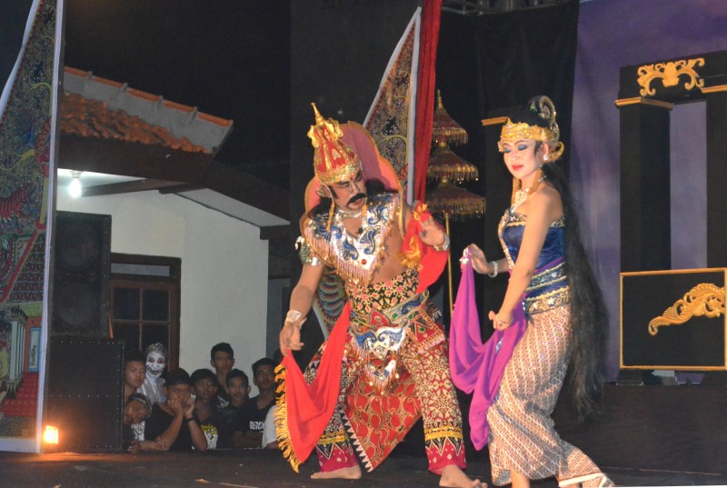 PERINGATI HARI JADI, PEMKAB KENDAL GELAR SENI TRADISIONAL WAYANG ORANG