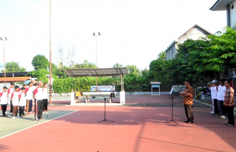 PELTI BERSAMA DISPORAPAR GELAR KEJUARAAN TENIS LAPANGAN OPEN BUPATI CUP