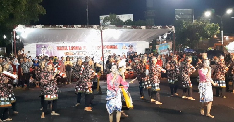 DIGUYUR HUJAN, FINAL LOMBA THEK-THEK TANDA BEBOYO KENDAL BERLANGSUNG MERIAH