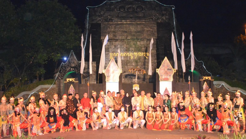 MENGGALI POTENSI DAERAH KENDAL MELALUI PERGELARAN SENI BUDAYA WAYANG ORANG