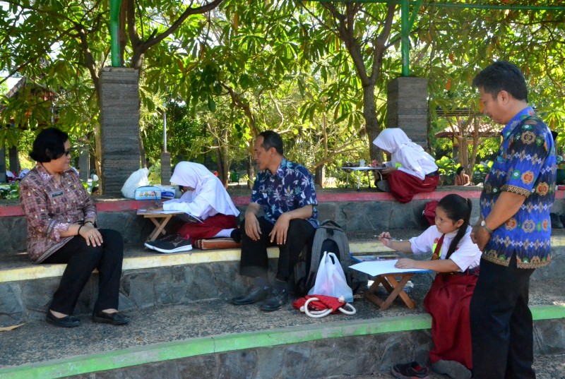 DLH KENDAL KENALKAN ANAK DENGAN LINGKUNGAN MELALUI LOMBA MENGGAMBAR