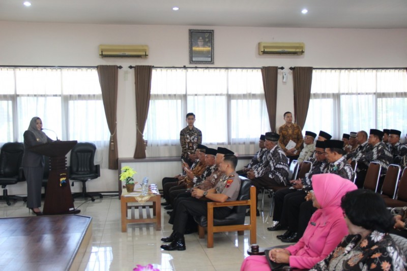BUPATI MIRNA ANNISA BANGGA BERADA DI ANTARA PURNAWIRAWAN POLRI