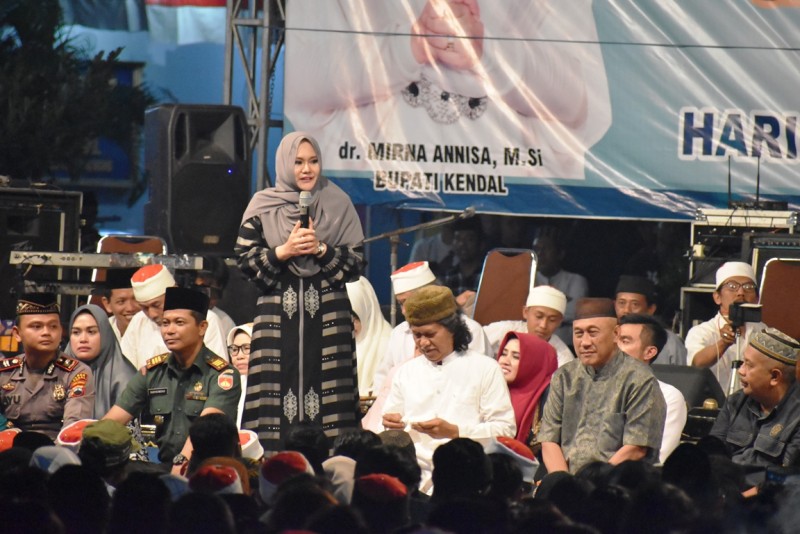 BUPATI MIRNA SERUKAN GENERASI MUDA KENDAL SERAP HAL - HAL POSITIF