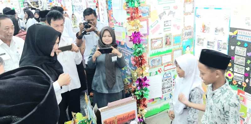 26 SEKOLAH  DI KENDAL UNJUK KEBERHASILAN PEMBELAJARAN PROGRAM PINTAR
