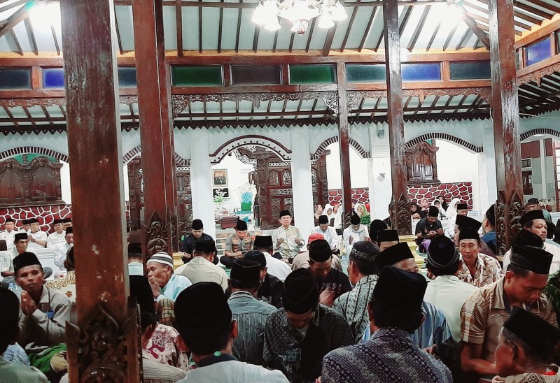 BUPATI MIRNA PANJATKAN DOA SETAHUN KEPERGIAN ALMARHUM IBUNDANYA