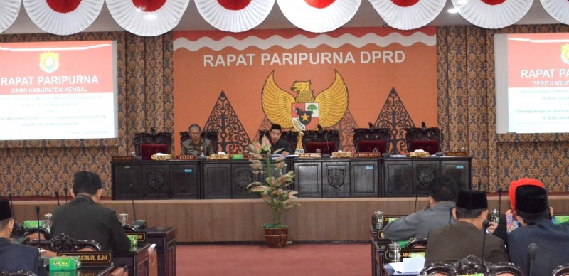 DPRD RAPAT PARIPURNA BAHAS KUA-PPAS APBD 2020 DAN PERUBAHAN APBD 2019