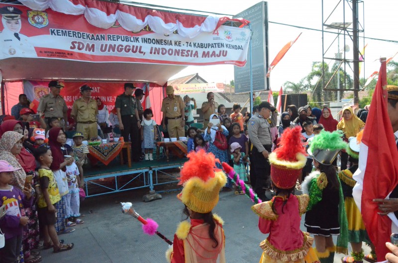 PAWAI KARNAVAL Di KECAMATAN PEGANDON TAMPILKAN KEBUDAYAAN LOKAL