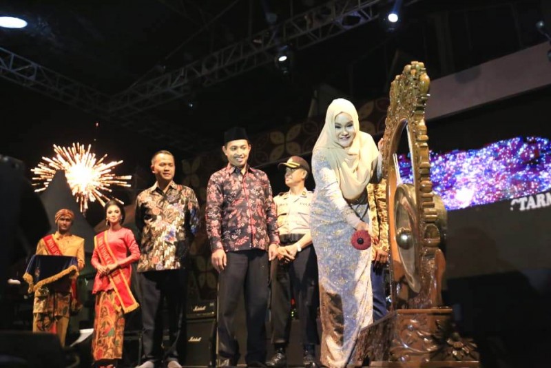BUPATI KENDAL MIRNA ANNISA RESMI MEMBUKA KENDAL EXPLORE 2019