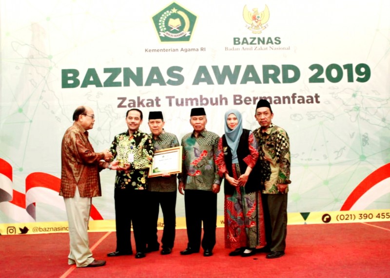 BAZNAS KENDAL RAIH PENGHARGAAN BAZNAS AWARD 2019