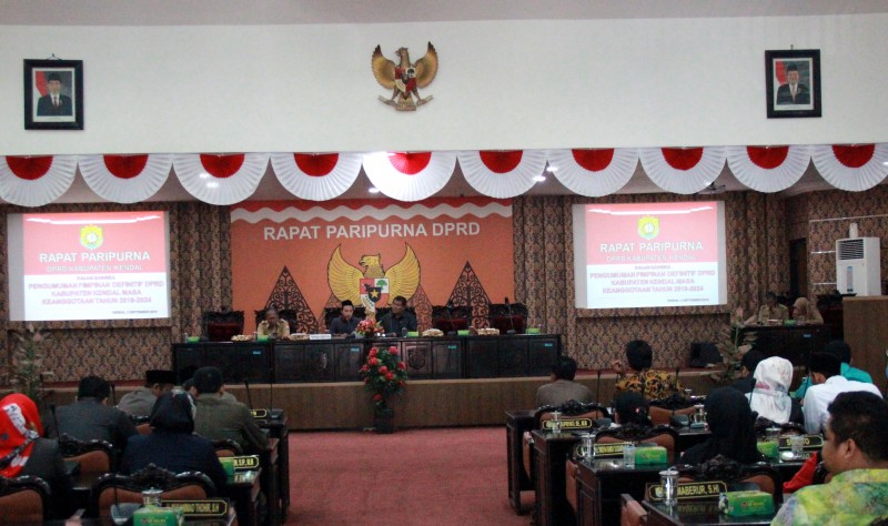 KEPUTUSAN RAPAT PARIPURNA PENGUMUMAN PIMPINAN DEFINITIF DPRD KENDAL DITUNDA