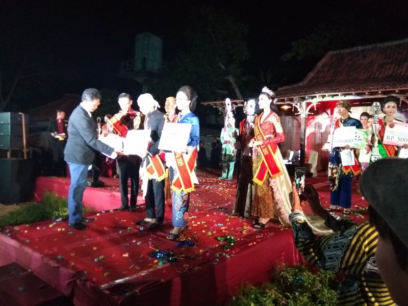 INDAH DAN RIZKI JUARA SATU GRAND FINAL PEMILIHAN SINOK SINANG KENDAL 2019