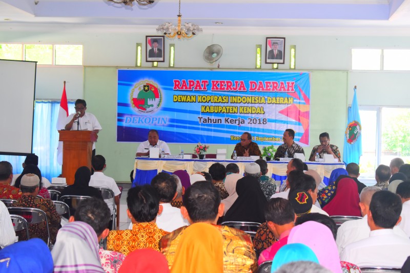 BUPATI KENDAL MINTA DEKOPINDA KENDAL PERBAIKI SDM KOPERASI