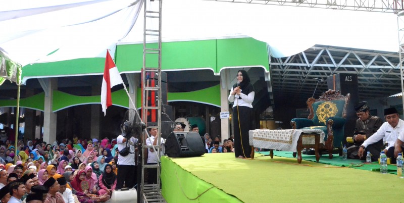 BUPATI KENDAL HADIRI PENGAJIAN AKBAR 1 MUHARAM DI PENYANGKRINGAN WELERI