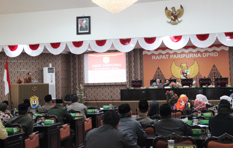 FRAKSI-FRAKSI DPRD KENDAL SAMPAIKAN PANDANGAN UMUM RAPBD-P TA-2019