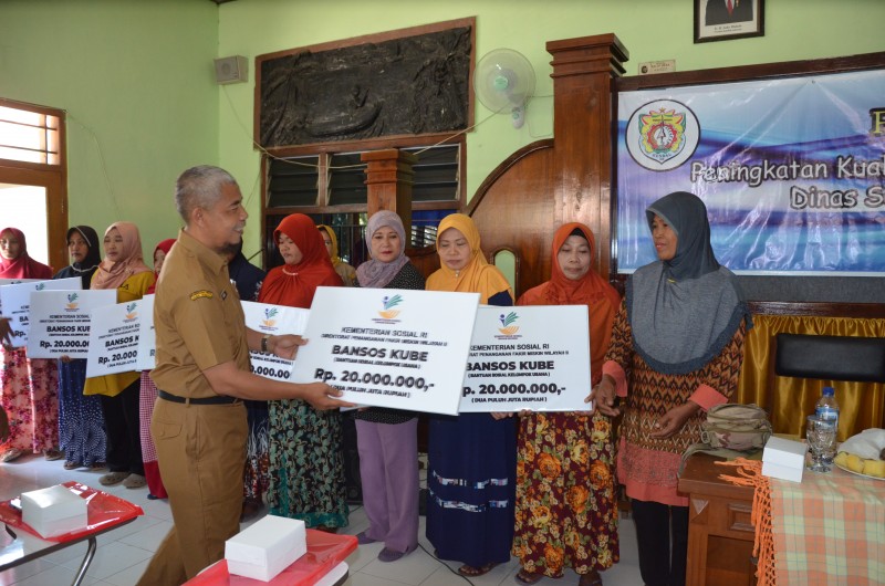 10 KUBE DI KECAMATAN KENDAL DAPAT BANTUAN SOSIAL