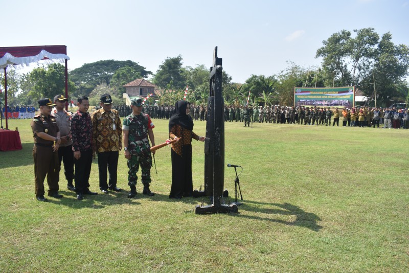 BUPATI MIRNA BUKA TMMD SENGKUYUNG III PUCANGREJO