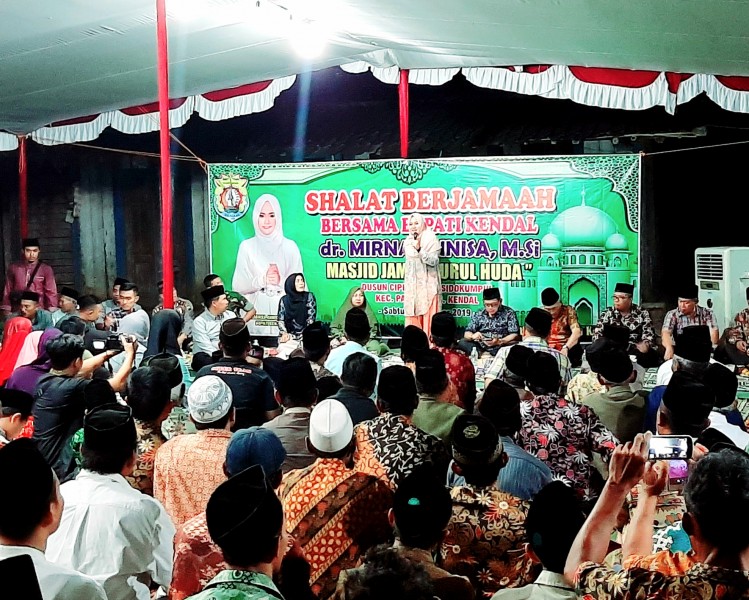 USAI SHALAT JAMAAH, PEMKAB KENDAL SERAP ASPIRASI WAGA CIPLUK
