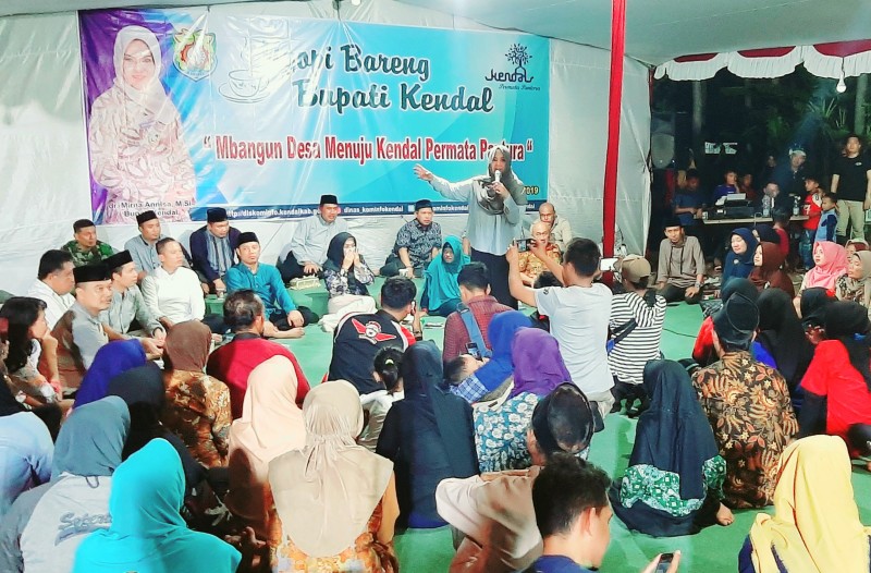 PEMKAB KENDAL GELAR NGOPI BARENG BUPATI KENDAL DI DUSUN CIPLUK SIDOKUMPUL