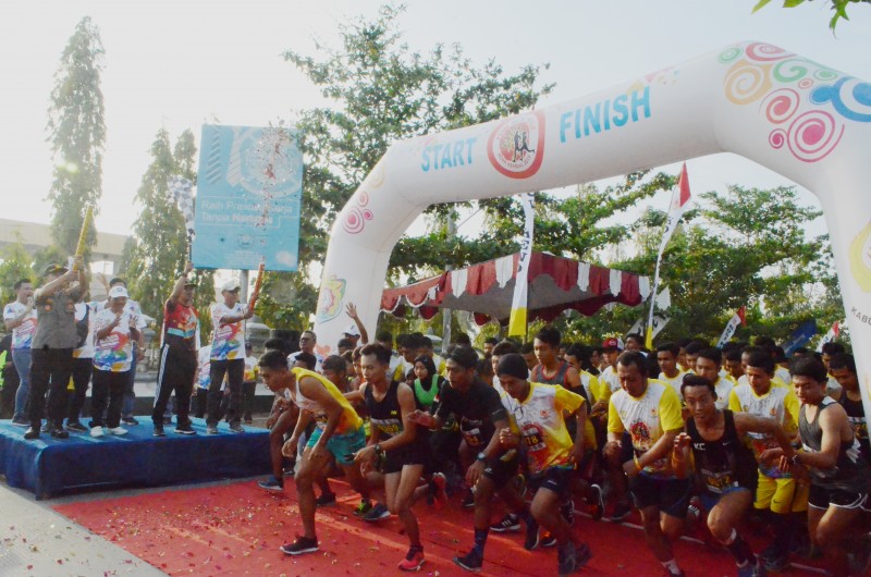 RIBUAN PELARI IKUTI FUN RUN WALK KENDAL 2019