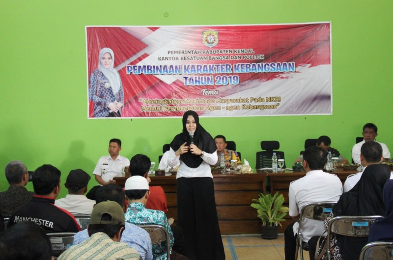 BUPATI KENDAL MEMBERIKAN PEMBINAAN KARAKTER KEBANGSAAN UNTUK RT/RW