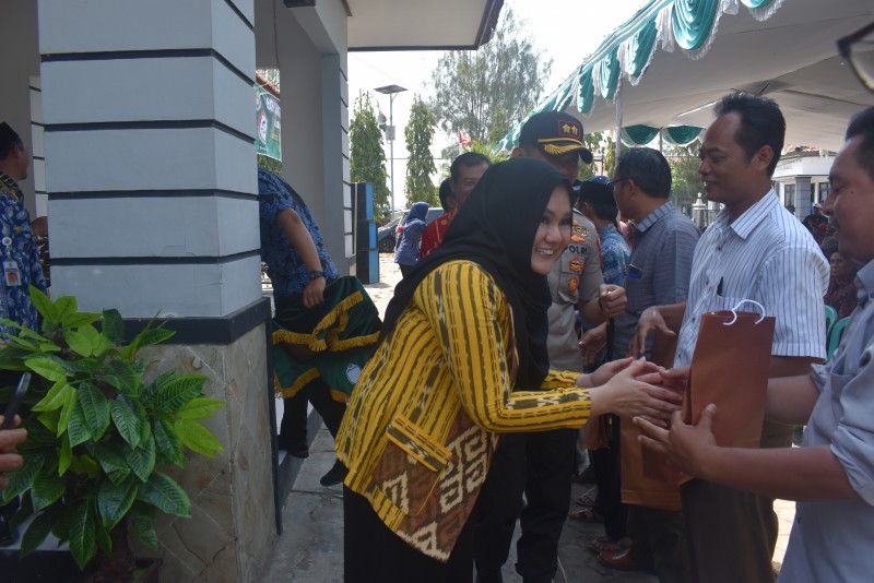BUPATI MIRNA DORONG KETUA RT RW KENDAL MAMPU DORONG AKSELERASI PEMBANGUNAN