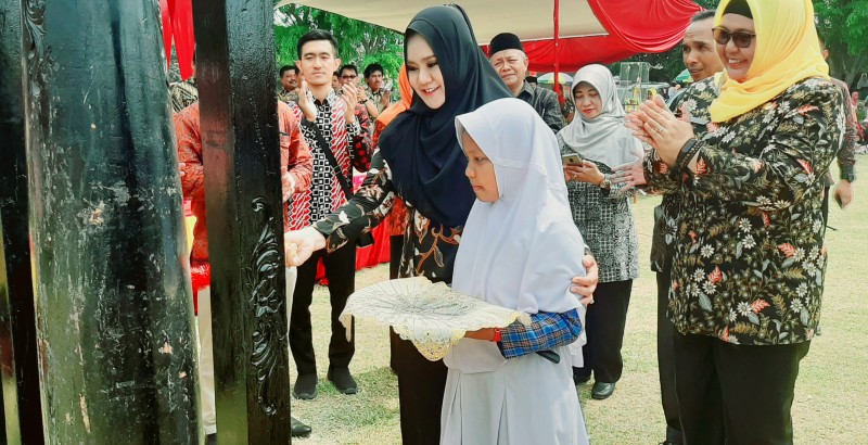 BUPATI MIRNA MEMBUKA LOMBA MAPSI SD KE-22