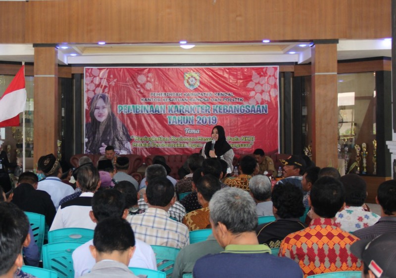 PEMKAB KENDAL BERI PEMBINAAN KEBANGSAAN KEPADA RT/RW DI KALIWUNGU
