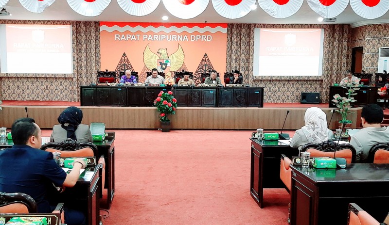 BUPATI KENDAL SAMPAIKAN JAWABAN ATAS PEMANDANGAN UMUM FRAKSI-FRAKSI DPRD