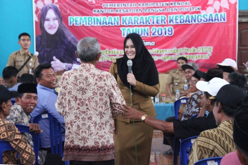 PEMKAB KENDAL BERI PEMBINAAN KARAKTER KEBANGSAAN KEPADA RT/RW DI KANGKUNG