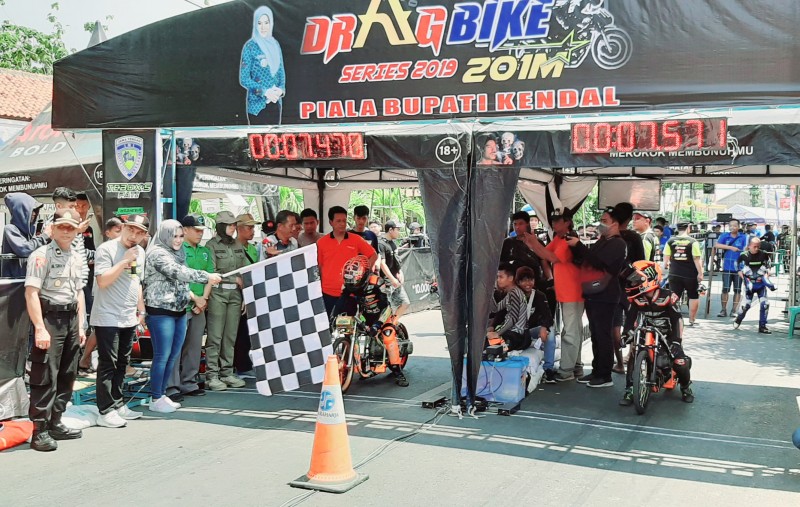 BUPATI MIRNA BUKA EVEN DRAG BIKE PIALA BUPATI CUP KENDAL 2019