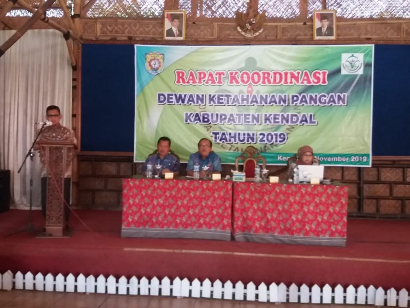 DUKUNG KETAHANAN PANGAN, KENDAL SURPLUS BERAS 24,428 TON