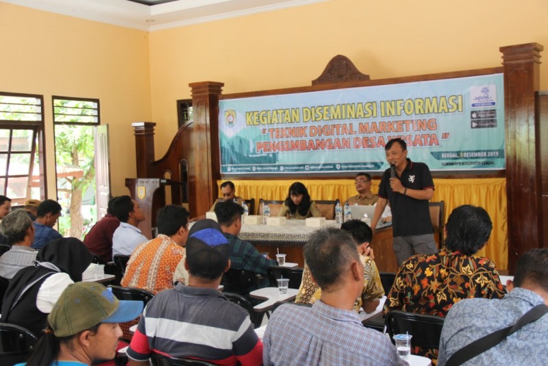 DISKOMIMFO KENDAL BERI PELATIHAN DIGITAL MARKETING PROMOSI DESA WISATA