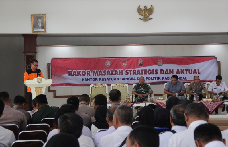 KESBANGPOL KENDAL GELAR RAPAT STRATEGIS ANTISIPASI KERAWAN PILKADES 2020