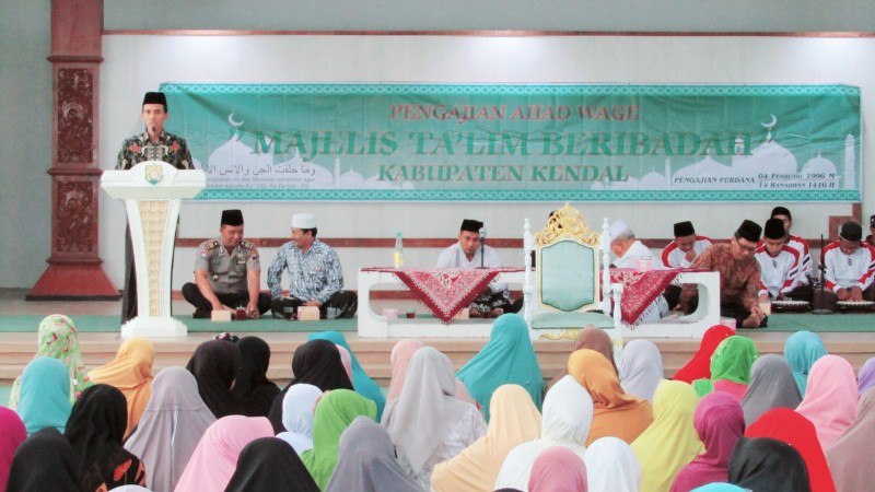 BUPATI MIRNA APRESIASI MAJELIS TA'LIM BERIBADAH YANG RUTIN ADAKAN PENGAJIAN
