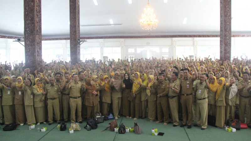 Menuju Kendal Cerdas, 587 Kepala Sekolah Terima Sertifikat Penguatan