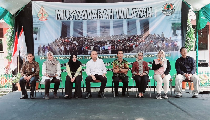 MENKOP UKM DAN BUPATI KENDAL BERKOMITMEN MEMBANTU PETANI SEMAKIN MAKMUR