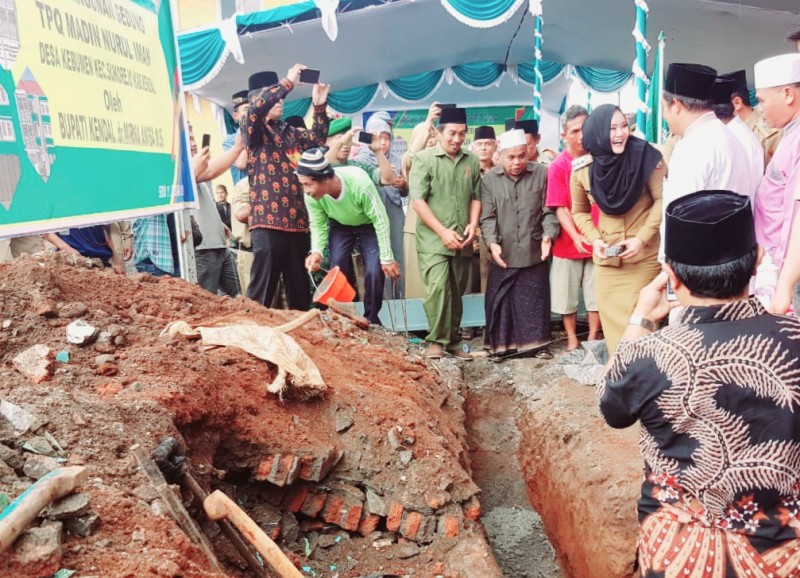 BUPATI KENDAL SUPPORT PEMBANGUNAN TPQ MADIN NURUL IMAN DI DESA KEBUMEN