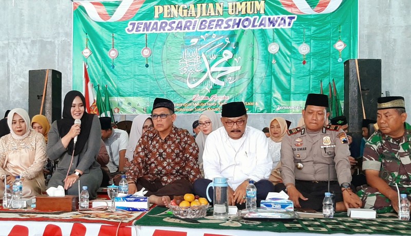 BUPATI MIRNA NGAJI BARENG  WARGA DESA JENARSARI