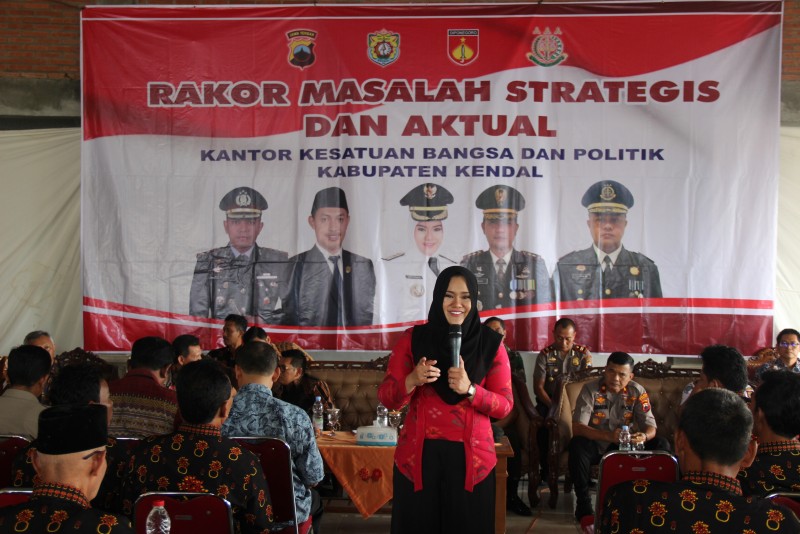 RAKOR MASALAH STRATEGIS, BUPATI KENDAL : DEMOKRASI JANGAN DIISI DENGAN UANG