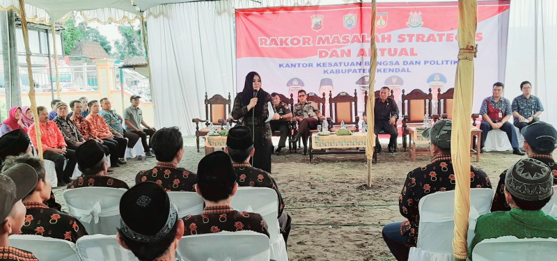 RAKOR MASALAH STRATEGIS, BUPATI MIRNA SERAP ASPIRASI RT/RW