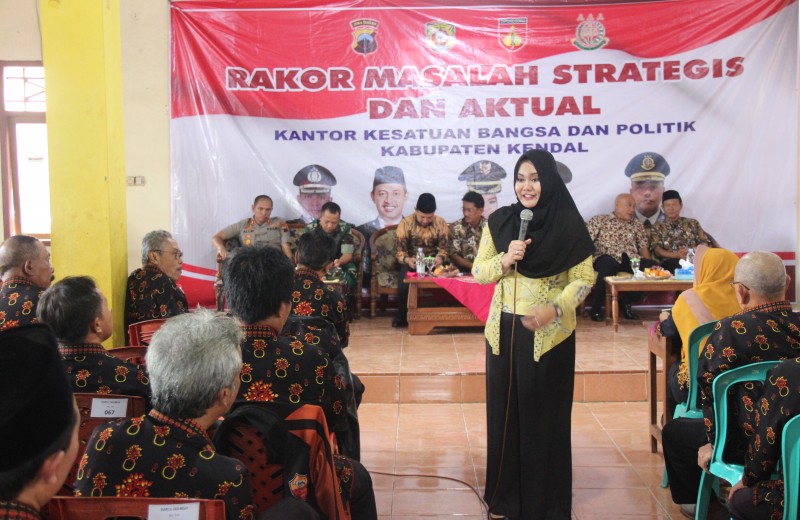 RAKOR MASALAH STRATEGIS DI WELERI, BUPATI MIRNA MINTA JAGA KERUKUNAN WARGA