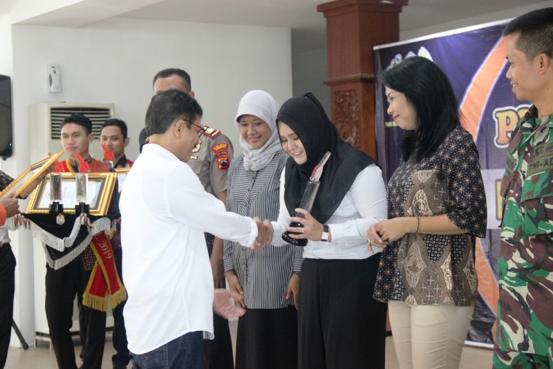Bupati Kendal Mendapat Apresiasi pada Puncak HPN 2020 PWI Kendal