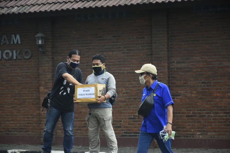 PWI Kendal Bagikan 500 Masker, Wujud Kepedulian
