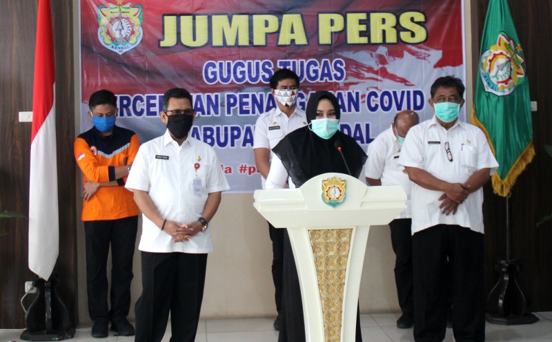 PEMKAB KENDAL BEBASKAN TARIF AIR MINUM PDAM DAN RETRIBUSI PASAR